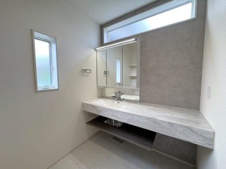 ���ʑ�E���ʏ��@�y�@���ʏ��@/�@Washroom�@�z
���邭��Ƃ肠��L���̐��ʏ�
�g������̗ǂ����ʉ��ϑ䊮��