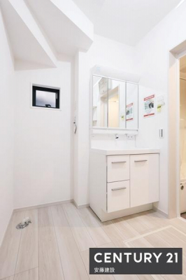 ���ʑ�E���ʏ��@�y�@���ʏ��@/�@Washroom�@�z
������������ʏ��́A�Ƒ��݂�Ȃ����K�Ɏg����悤�z�����ꂽ���
�o�^�o�^�������Ȓ��̎��Ԃ��A��Ƃ�������ĉ߂����܂��I