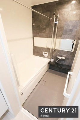 �����@�y�@�����@/�@Bathroom�@�z
�������Ǝ����̃o�X�^�C�����߂��������Ȑ��������闁��
�z�X�N���[����������Ă���A�J�̓��ł��������������\
