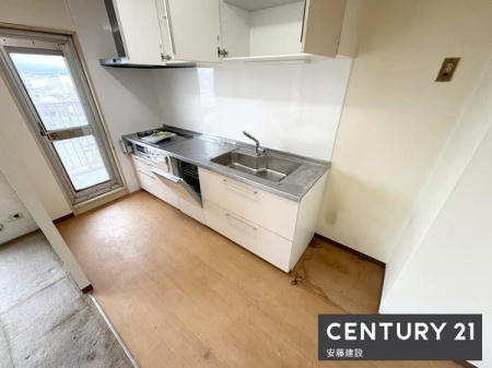 �L�b�`���@�y�@�L�b�`���@/�@Kitchen�@�z
���[�ƍ�ƃX�y�[�X����������m�ۂ����L�b�`��
�o���R�j�[�Ɍq�����������������A���C��S�~�̊Ǘ������₷���݌v