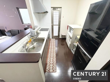 �L�b�`���@�y�@�L�b�`���@/�@Kitchen�@�z
���r���O�����n����I�[�v���L�b�`���ŁA�������̎󂯓n�����X���[�Y�I
�����������S�~�o�����X���[�Y�Ȑ݌v
