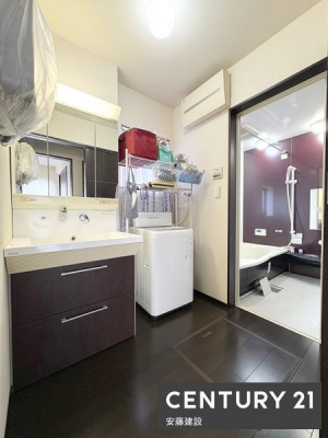 ���ʑ�E���ʏ��@�y�@���ʏ��@/�@Washroom�@�z
���邭��Ƃ肠��L���̐��ʏ�
���ʉ��ϑ䊮��